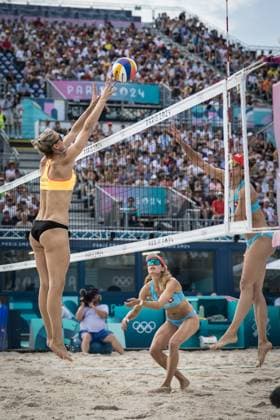 Olympic Games Beach Volleyball Paris 31 07 2024 Louisa Lippmann of Germany and Tanja Hueberli of Switzerland in action in the beach volleyball preliminary phase game Switzerland Hueberli Buner vs Germany Ludwig Lippmann at the Olympic Games Paris 31 07 2024 Copyright: xBEAUTIFULxSPORTS OlafxRellischx
