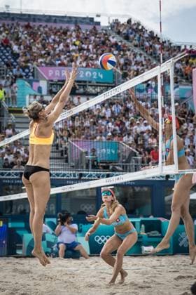 Olympic Games Beach Volleyball Paris 31 07 2024 Louisa Lippmann of Germany and Tanja Hueberli of Switzerland in action in the beach volleyball preliminary phase game Switzerland Hueberli Buner vs Germany Ludwig Lippmann at the Olympic Games Paris 31 07 2024 Copyright: xBEAUTIFULxSPORTS OlafxRellischx