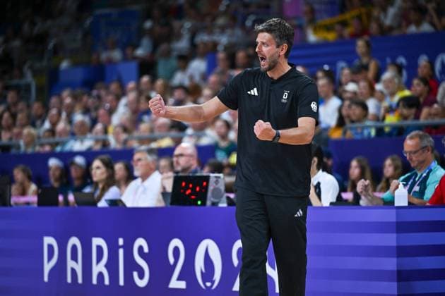 Olympic Games Volleyball GER vs USA Paris 30 07 2024 Paris 2024, Olympics, Volleyball, South Paris Arena, Men, Germany in white vs USA in blue GER Headcoach Michal Winiarski, Copyright: xBEAUTIFULxSPORTS TomxBlochx