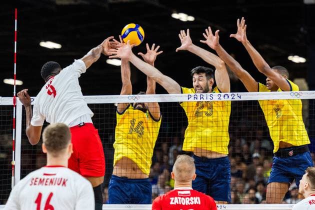 Volleyball - Olympic Games, Olympische Spiele, Olympia, OS Paris 2024: Day 5 Wilfredo Leon, Araujo Natalia, Flavio Resende Gualberto, Daher De Menezes Thaisa are playing during Volleyball Men s Preliminary Round - Group C - match between Poland and Brazil on day five of the Olympic Games Paris 2024 at Paris Arena in Paris, France on July 31, 2024. Paris France  Copyright: xAndrzejxIwanczukx originalFilename:iwanczuk-volleyba240731_npR75.jpg