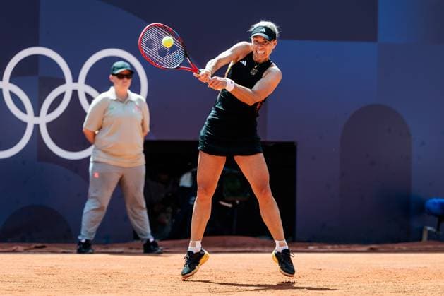 FRA, Paris, Olympic Games Paris 2024, 31 07 2024, Tennis SINGLE Women, Quarterfinals Angelique Kerber Germany Qinwen Zheng China , Tennis Stadium Roland Garros Court Philippe Chatrier Angelique Kerber Germany plays the ball Copyright: HMBxMedia SteffiexWunderl