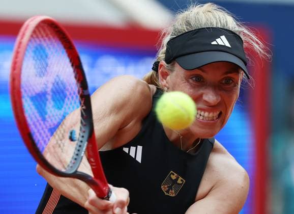 Sport Themen der Woche KW31 Sport Bilder des Tages (240731) -- PARIS, July 31, 2024 -- Angelique Kerber of Germany competes during the women s singles quarter-final match of tennis between Zheng Qinwen of China and Angelique Kerber of Germany at the Paris 2024 Olympic Games, Olympische Spiele, Olympia, OS in Paris, France, on July 31, 2024. ) (PARIS2024) FRANCE-PARIS-OLY-TENNIS GaoxJing 