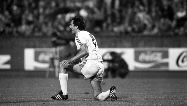 Archivbilder der Woche SPORT KW31 03.10.84 VfB Stuttgart - Levski Sofia Deutschland, Stuttgart, 03.10.1984, Fussball, Europapokal der Landesmeister, 1. Runde, VfB Stuttgart - Levski Sofia (2:2): Hermann Ohlicher (VfB Stuttgart). *** 03 10 84 VfB Stuttgart Levski Sofia Germany, Stuttgart, 03 10 1984, Football, European Champion Clubs Cup, 1 round, VfB Stuttgart Levski Sofia 2 2 Hermann Ohlicher VfB Stuttgart