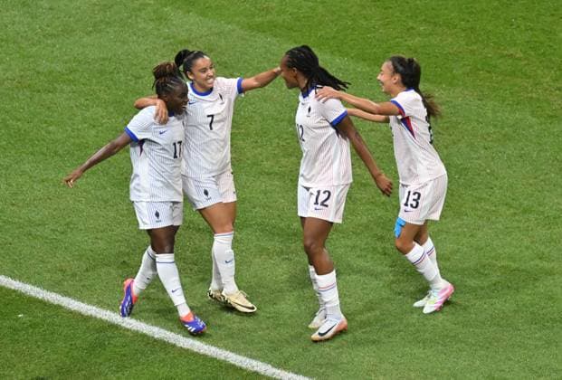 Paris 2024, Fußball, Neuseeland - Frankreich Joy of Marie-Antoinette Katoto and other palyers (France), Women football, New Zeland vs French, Women preliminary round during the Olympic Games, Olympische Spiele, Olympia, OS Paris 2024 JO 2024 : FOOTBALL - Nlle Zelande vs France - Jeux Olympiques 2024 - Paris2024 - D?cines-Charpieu - 31 07 2024 DPPI Panoramic 