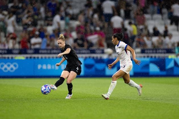 Lyon, France, July 31th 2024: C.J Bott (4 New Zealand) shoots the ball during the Olympic Games, Olympische Spiele, Olympia, OS Paris 2024 Women Group A football match between New Zealand and France at Stade de Lyon in Lyon, France. (Ane Frosaker SPP) Copyright: xAnexFrosakerx xSPPx spp-en-AnFrSp-_F_24565