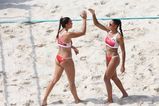 July 31, 2024, Paris, Ile-De-France, France: ALINE CHAMEREAU and CLEMENCE VIEIRA of France react during the Beach volleyball, Beachvolleyball Women s Preliminary Phase Pool C match at the Paris 2024 Olympic Games, Olympische Spiele, Olympia, OS in Eiffel Tower Stadium in Paris, France Paris France - ZUMAc179 20240731_oly_c179_068 Copyright: xMickaelxChavetx