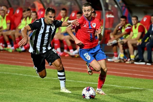 Fußball, CL-Quali, Borac Banja Luka - PAOK Saloniki Banja Luka, Bosnia and Herzegovina, 31th 2024: David Cavic of Borac Banja Luka (R) in action against Jonny of PAOK (L) during the UEFA Champions League 2nd qualifying round, 2nd leg football match between Borac Banja Luka (Bosnia and Herzegovina) and PAOK Thessaloniki (Greece) at Gradski Stadion Banja Luka, Banja Luka, BiH. (Igor Kupljenik SPP) Copyright: xIgorxKupljenikx xSPPx spp-en-IgKuSp-IK0_1969