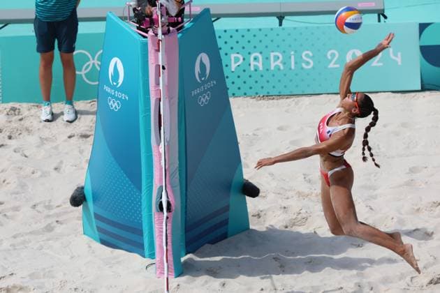 July 31, 2024, Paris, Ile de France, France: CLEMENCE VIEIRA of France attacks during the Beach volleyball, Beachvolleyball Women s Preliminary Phase Pool C match at the Paris 2024 Olympic Games, Olympische Spiele, Olympia, OS in Eiffel Tower Stadium in Paris, France Paris France - ZUMAc179 20240731_oly_c179_004 Copyright: xMickaelxChavetx