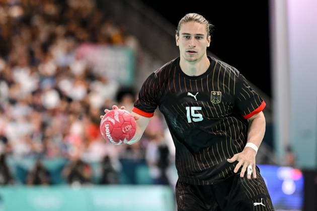 Juri Knorr (Germany) controls the Ball during the men s Handball Preliminary Round - Group A match between Croatia and Germany on Day 5 of the Olympic Games, Olympische Spiele, Olympia, OS Paris 2024 at South Paris Arena 6 on July 31, 2024 in Paris, France.
