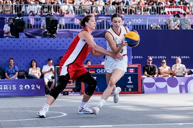 FRA, Paris, Olympic Games Paris 2024, 01 08 2024, 3x3 Basketball Women Germany Canada, La Concorde 1 Michelle Plouffe Canada, 1 , Elisa Mevius Germany, 8 on the ball Copyright: HMBxMedia SteffiexWunderl