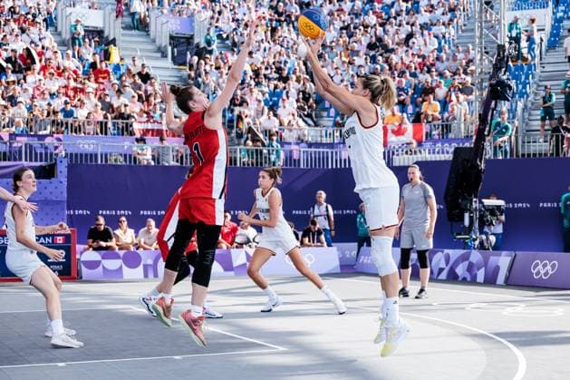 FRA, Paris, Olympic Games Paris 2024, 01 08 2024, 3x3 Basketball Women Germany Canada, La Concorde 1 Michelle Plouffe Canada, 1 , Sonja Greinacher Germany, 14 in the throw Copyright: HMBxMedia SteffiexWunderl