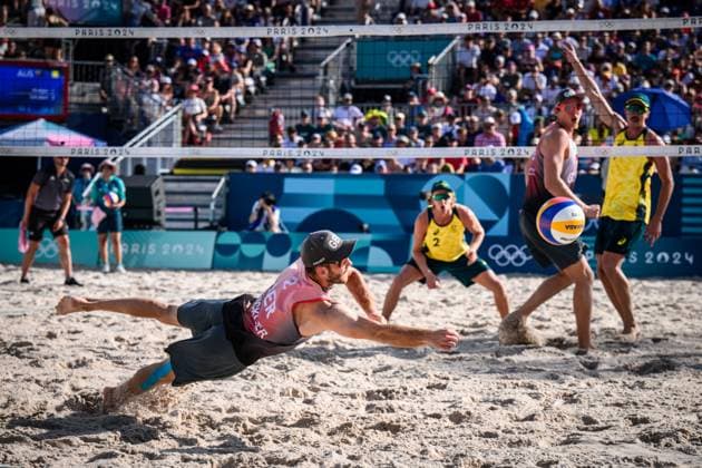 01 08 2024, Paris, Eiffel Tower Stadium Beach volleyball, Olympic Games, preliminary round Defense Clemens Wickler GER