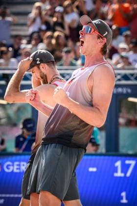 01 08 2024, Paris, Eiffel Tower Stadium Beach volleyball, Olympic Games, preliminary round Nils Ehlers left and Clemens Wickler GER cheering after winning match point