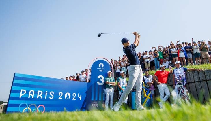 Paris 2024 Olympic Games, Olympische Spiele, Olympia, OS Le Golf National, Guyancourt, Paris, France 1 8 2024 Sweden™s Ludvig Aberg takes his first shot on the 3rd hole Ludvig Aberg takes his first shot on the 3rd hole 1 8 2024  Copyright: x INPHO JamesxCrombiex JRY12899