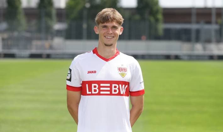 Stuttgart , Photo shoot , Leon Reichard VfB Stuttgart II 3 Liga portrait appointment 2024 2025