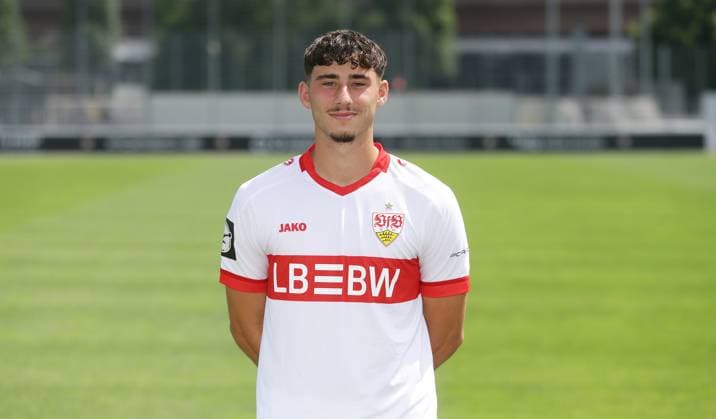 Stuttgart , Photo session , Luan Simnica VfB Stuttgart II 3 Liga portrait appointment 2024 2025