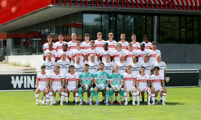 Stuttgart , VfB Stuttgart II 3 Liga, portrait date 2024 2025, team photo, top row from left to right 15 Luan Simnica, 19 Jakov Suver, 6 Alexander Groiß, 4 Michael Glück, 25 David Tritschler, 20 Leon Reichardt, 29 Dominik Nothnagel, 13 Leonhard Münst, 44 Mohamed Sankoh Second row from left to right 27 Jarzinho Malanga, 17 Maurice Boakye, 22 Paulo Fritschi, 23 Elton Krasniqi, 2 Kaden Amaniampong, 36 Tino Kaufmann, 3 Frederik Schumann, 11 Benjamin Boakye, 10 Raul Paula Third row from left to right Head coach Markus Fiedler, co-coach Oliver Barth, co-coach analysis Mischa Leibfarth, goalkeeping coach Kai Rabe, athletics coach Timm Zudrell, athletics coach Benedikt Kosak, physiotherapist Amine Rahmoun, Equipment manager Jürgen Möhrle, coach Rolf Reile Front row from left to right 14 Semih Kara, 18 Lukas Laupheimer, 39 Alexandre Azevedo, 28 Dominik Draband, 1 Dennis Seimen, 33 Finn Böhmker, 32 Tom Barth, 30 Nicolas Sessa, 42 Rinto Hanashiro