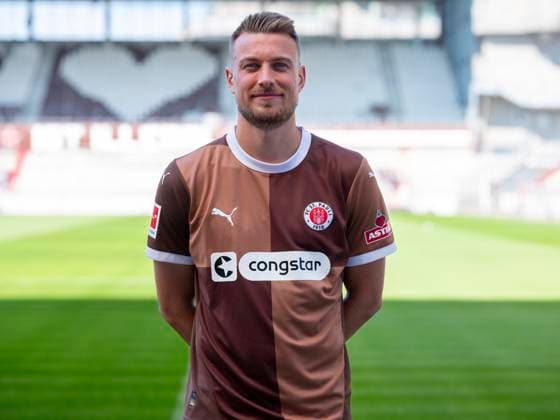 Hauke Wahl St Pauli 31 07 24, Hamburg, FC St Pauli 1910, 1 Fussball Bundesliga, 1 Liga, DFL, Saison 2024 2025, und Portraittermin REGULATIONS PROHIBIT ANY USE OF PHOTOGRAPHS as IMAGE SEQUENCES and or QUASI VIDEO Â
