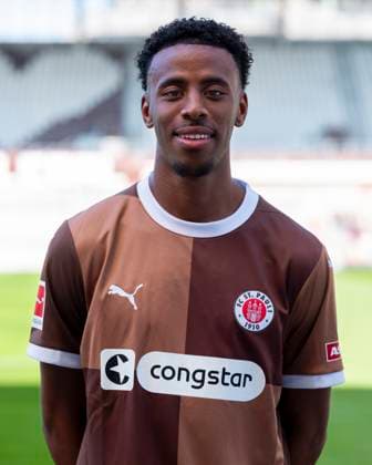 Morgan Guilavogui St Pauli 31 07 24, Hamburg, FC St Pauli 1910, 1 Fussball Bundesliga, 1 Liga, DFL, Saison 2024 2025, und Portraittermin REGULATIONS PROHIBIT ANY USE OF PHOTOGRAPHS as IMAGE SEQUENCES and or QUASI VIDEO Â