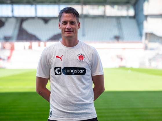 Coach Alexander Blessin St Pauli 31 07 24, Hamburg, FC St Pauli 1910, 1 Fussball Bundesliga, 1 Liga, DFL, Saison 2024 2025, und Portraittermin REGULATIONS PROHIBIT ANY USE OF PHOTOGRAPHS as IMAGE SEQUENCES and or QUASI VIDEO Â