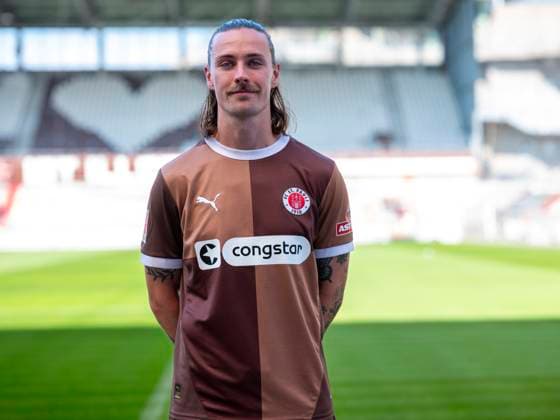 Jackson Irvine St Pauli 31 07 24, Hamburg, FC St Pauli 1910, 1 Fussball Bundesliga, 1 Liga, DFL, Saison 2024 2025, und Portraittermin REGULATIONS PROHIBIT ANY USE OF PHOTOGRAPHS as IMAGE SEQUENCES and or QUASI VIDEO Â