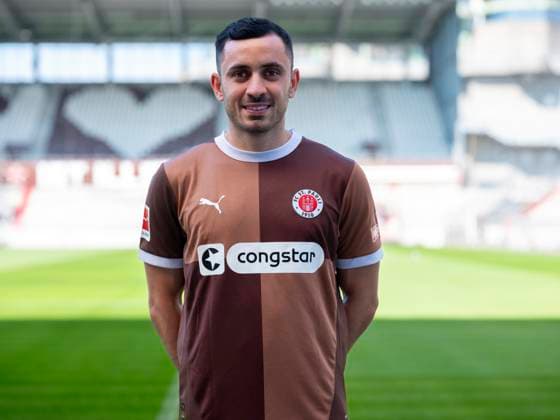 Manolis Saliakas St Pauli 31 07 24, Hamburg, FC St Pauli 1910, 1 Fussball Bundesliga, 1 Liga, DFL, Saison 2024 2025, und Portraittermin REGULATIONS PROHIBIT ANY USE OF PHOTOGRAPHS as IMAGE SEQUENCES and or QUASI VIDEO Â