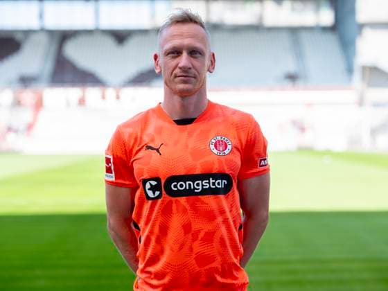 TW Sascha Burchert St Pauli 31 07 24, Hamburg, FC St Pauli 1910, 1 Fussball Bundesliga, 1 Liga, DFL, Saison 2024 2025, und Portraittermin REGULATIONS PROHIBIT ANY USE OF PHOTOGRAPHS as IMAGE SEQUENCES and or QUASI VIDEO Â