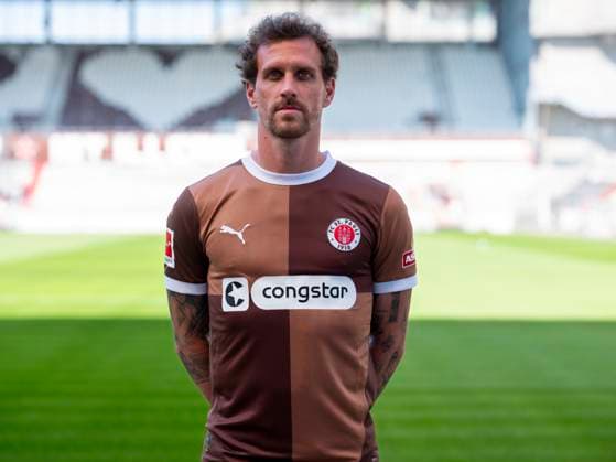 Simon Zoller St Pauli 31 07 24, Hamburg, FC St Pauli 1910, 1 Fussball Bundesliga, 1 Liga, DFL, Saison 2024 2025, und Portraittermin REGULATIONS PROHIBIT ANY USE OF PHOTOGRAPHS as IMAGE SEQUENCES and or QUASI VIDEO Â