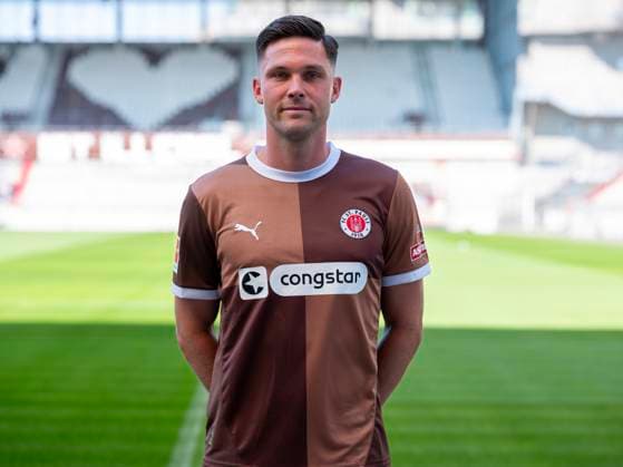 Andreas Albers St Pauli 31 07 24, Hamburg, FC St Pauli 1910, 1 Fussball Bundesliga, 1 Liga, DFL, Saison 2024 2025, und Portraittermin REGULATIONS PROHIBIT ANY USE OF PHOTOGRAPHS as IMAGE SEQUENCES and or QUASI VIDEO Â