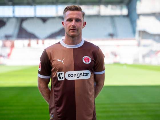 Johannes Eggestein St Pauli 31 07 24, Hamburg, FC St Pauli 1910, 1 Fussball Bundesliga, 1 Liga, DFL, Saison 2024 2025, und Portraittermin REGULATIONS PROHIBIT ANY USE OF PHOTOGRAPHS as IMAGE SEQUENCES and or QUASI VIDEO Â
