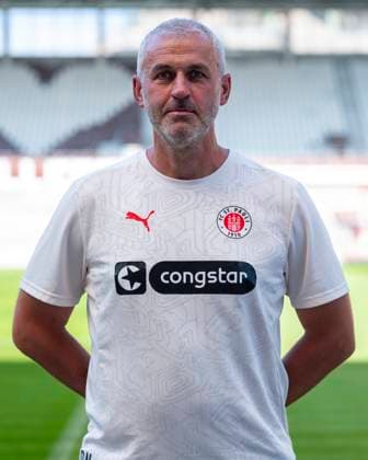 Co Coach Peter Nemeth St Pauli 31 07 24, Hamburg, FC St Pauli 1910, 1 Fussball Bundesliga, 1 Liga, DFL, Saison 2024 2025, und Portraittermin REGULATIONS PROHIBIT ANY USE OF PHOTOGRAPHS as IMAGE SEQUENCES and or QUASI VIDEO Â