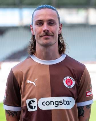 Jackson Irvine St Pauli 31 07 24, Hamburg, FC St Pauli 1910, 1 Fussball Bundesliga, 1 Liga, DFL, Saison 2024 2025, und Portraittermin REGULATIONS PROHIBIT ANY USE OF PHOTOGRAPHS as IMAGE SEQUENCES and or QUASI VIDEO Â