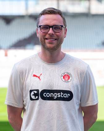 Physiotherapist Dominik Körner St Pauli 31 07 24, Hamburg, FC St Pauli 1910, 1 Fussball Bundesliga, 1 Liga, DFL, Saison 2024 2025, und Portraittermin REGULATIONS PROHIBIT ANY USE OF PHOTOGRAPHS as IMAGE SEQUENCES and or QUASI VIDEO Â