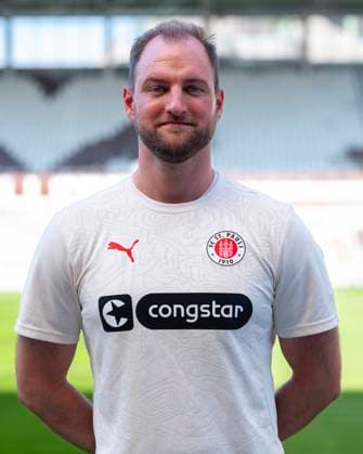 Physiotherapist Jan Altmeyer St Pauli 31 07 24, Hamburg, FC St Pauli 1910, 1 Fussball Bundesliga, 1 Liga, DFL, Saison 2024 2025, und Portraittermin REGULATIONS PROHIBIT ANY USE OF PHOTOGRAPHS as IMAGE SEQUENCES and or QUASI VIDEO Â