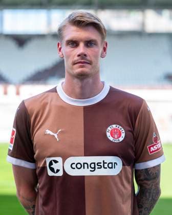 Eric Smith St Pauli 31 07 24, Hamburg, FC St Pauli 1910, 1 Fussball Bundesliga, 1 Liga, DFL, Saison 2024 2025, und Portraittermin REGULATIONS PROHIBIT ANY USE OF PHOTOGRAPHS as IMAGE SEQUENCES and or QUASI VIDEO Â
