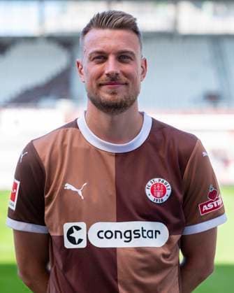 Hauke Wahl St Pauli 31 07 24, Hamburg, FC St Pauli 1910, 1 Fussball Bundesliga, 1 Liga, DFL, Saison 2024 2025, und Portraittermin REGULATIONS PROHIBIT ANY USE OF PHOTOGRAPHS as IMAGE SEQUENCES and or QUASI VIDEO Â