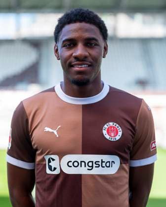 Oladapo Afolayan St Pauli 31 07 24, Hamburg, FC St Pauli 1910, 1 Fussball Bundesliga, 1 Liga, DFL, Saison 2024 2025, und Portraittermin REGULATIONS PROHIBIT ANY USE OF PHOTOGRAPHS as IMAGE SEQUENCES and or QUASI VIDEO Â