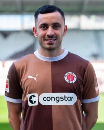 Manolis Saliakas St Pauli 31 07 24, Hamburg, FC St Pauli 1910, 1 Fussball Bundesliga, 1 Liga, DFL, Saison 2024 2025, und Portraittermin REGULATIONS PROHIBIT ANY USE OF PHOTOGRAPHS as IMAGE SEQUENCES and or QUASI VIDEO Â