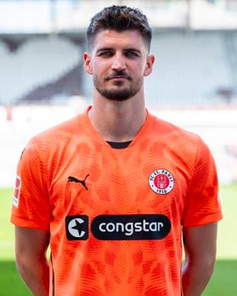 TW Nikola Vasilj St Pauli 31 07 24, Hamburg, FC St Pauli 1910, 1 Fussball Bundesliga, 1 Liga, DFL, Saison 2024 2025, und Portraittermin REGULATIONS PROHIBIT ANY USE OF PHOTOGRAPHS as IMAGE SEQUENCES and or QUASI VIDEO Â