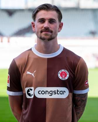 Connor Metcalfe St Pauli 31 07 24, Hamburg, FC St Pauli 1910, 1 Fussball Bundesliga, 1 Liga, DFL, Saison 2024 2025, und Portraittermin REGULATIONS PROHIBIT ANY USE OF PHOTOGRAPHS as IMAGE SEQUENCES and or QUASI VIDEO Â