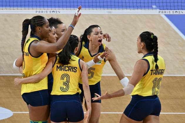 Brazil Team (BRA), Brazil (BRA) vs Japan (JPN), Volleyball Women s Preliminary Round at Paris South Arena 1, during the Paris 2024 Olympic Games, Olympische Spiele, Olympia, OS 01 August 2024, Paris, France. Noxthirdxpartyxsales  (261585612)