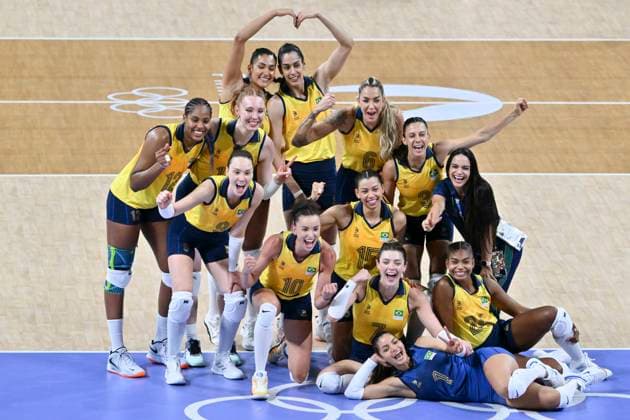 Brazil Team (BRA), Brazil (BRA) vs Japan (JPN), Volleyball Women s Preliminary Round at Paris South Arena 1, during the Paris 2024 Olympic Games, Olympische Spiele, Olympia, OS 01 August 2024, Paris, France. Noxthirdxpartyxsales  (261585621)