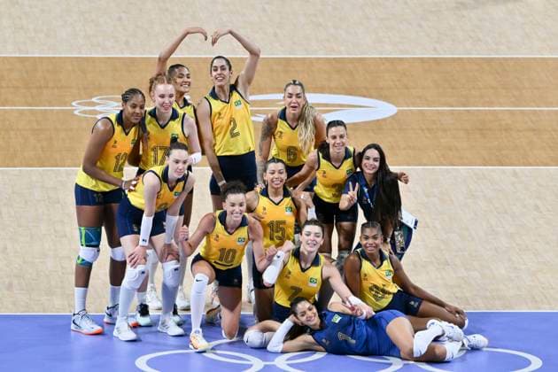 Brazil Team (BRA), Brazil (BRA) vs Japan (JPN), Volleyball Women s Preliminary Round at Paris South Arena 1, during the Paris 2024 Olympic Games, Olympische Spiele, Olympia, OS 01 August 2024, Paris, France. Noxthirdxpartyxsales  (261585623)