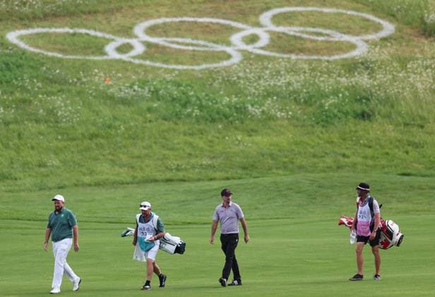 Paris 2024 Olympic Games, Olympische Spiele, Olympia, OS Le Golf National, Guyancourt, Paris, France 1 8 2024 Ireland™s Shane Lowry and Canada™s Nick Taylor leave the course as play is suspended 1 8 2024  Copyright: x INPHO JamesxCrombiex JRH24726
