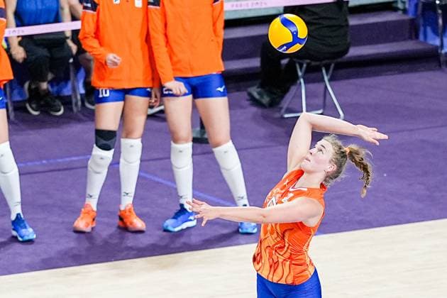 2024-08-01 Volleybal - Olympic Games, Olympische Spiele, Olympia, OS Paris 2024 - Day 6 PARIS, FRANCE - AUGUST 1: Jolien Knollema of the Netherlands hits the ball during the Volleybal - Olympic Games Paris 2024 match between Italy and Netherlands on Day 6 at Paris Arena on August 1, 2024 in Paris, France. (Photo by Andre Weening BSR Agency) Paris France Content not available for redistribution in The Netherlands directly or indirectly through any third parties. Copyright: xBSRxAgencyx