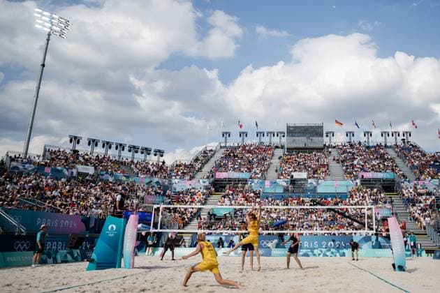240801 David Ahman and Jonatan Hellvig of Sweden compete in the men s preliminary round beach volleyball match between Sweden and Italy during day 6 of the Paris 2024 Olympic Games on August 1, 2024 in Paris Photo Johanna Säll BILDBYRAN kod JL JL0413 beachvolleyboll, beach volleyball, sandvolleyball,olympic games,  Copyright: JOHANNAxSÄLL BB240801ZH081