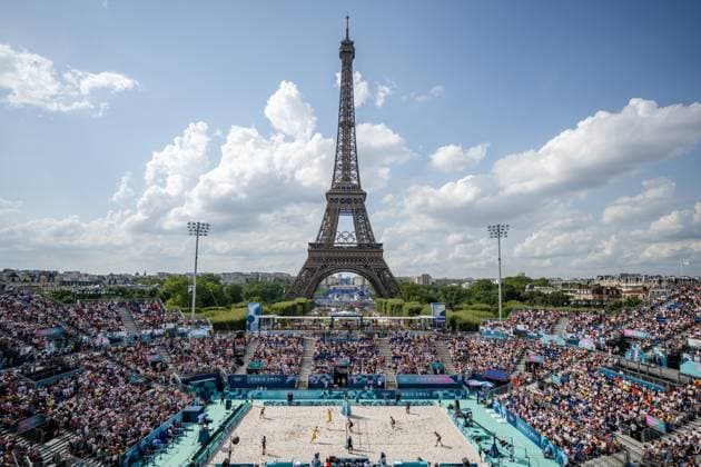 240801 David Ahman and Jonatan Hellvig of Sweden compete in the men s preliminary round beach volleyball match between Sweden and Italy during day 6 of the Paris 2024 Olympic Games on August 1, 2024 in Paris Photo Johanna Säll BILDBYRAN kod JL JL0413 beachvolleyboll, beach volleyball, sandvolleyball,olympic games,  Copyright: JOHANNAxSÄLL BB240801ZJ109