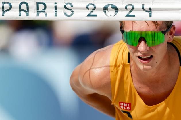 240801 Jonatan Hellvig of Sweden competes in the men s preliminary round beach volleyball match between Sweden and Italy during day 6 of the Paris 2024 Olympic Games on August 1, 2024 in Paris Photo Johanna Säll BILDBYRAN code JL JL0413 beachvolleyboll beach volleyball sandvolleyball olympic games olympics os ol olympiska spelen olympiske leker paris 2024 paris os paris ol 6 bbeng sverige sweden italy italien  Copyright: JOHANNAxSÄLL BB240801ZY092