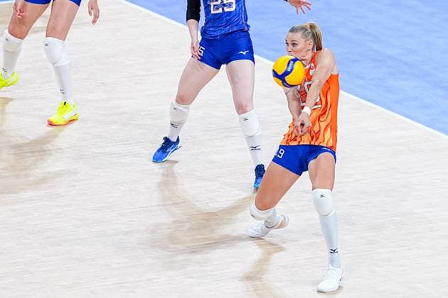 2024-08-01 Volleybal - Olympic Games, Olympische Spiele, Olympia, OS Paris 2024 - Day 6 PARIS, FRANCE - AUGUST 1: Nika Daalderop of the Netherlands hits the ball during the Volleybal - Olympic Games Paris 2024 match between Italy and Netherlands on Day 6 at Paris Arena on August 1, 2024 in Paris, France. (Photo by Andre Weening BSR Agency) Paris France Content not available for redistribution in The Netherlands directly or indirectly through any third parties. Copyright: xBSRxAgencyx