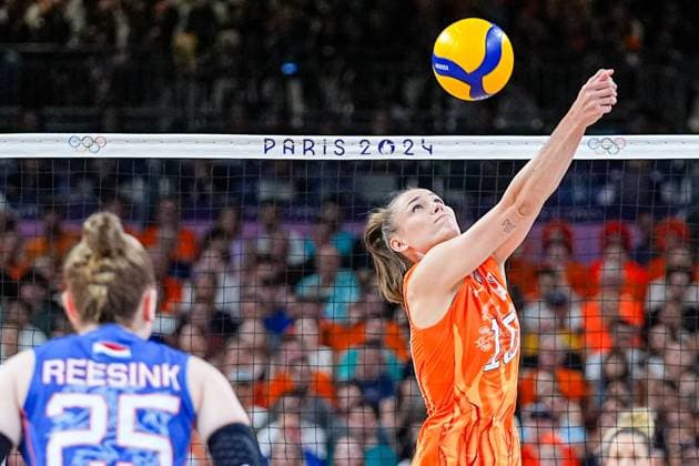 2024-08-01 Volleybal - Olympic Games, Olympische Spiele, Olympia, OS Paris 2024 - Day 6 PARIS, FRANCE - AUGUST 1: Sarah van Aalen of the Netherlands hits the ball during the Volleybal - Olympic Games Paris 2024 match between Italy and Netherlands on Day 6 at Paris Arena on August 1, 2024 in Paris, France. (Photo by Andre Weening BSR Agency) Paris France Content not available for redistribution in The Netherlands directly or indirectly through any third parties. Copyright: xBSRxAgencyx